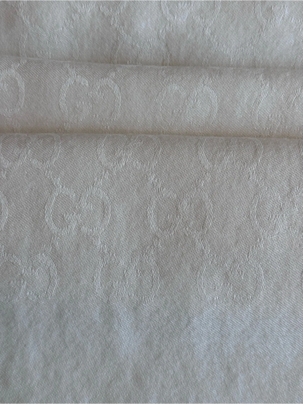 NWT AUTHENTIC Gucci GG Monogram Silk & Wool Jacquard Scarf - Cream